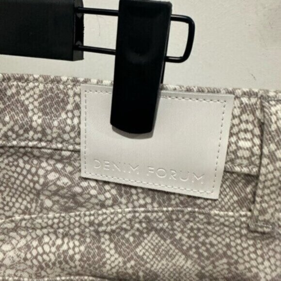 NWOT-Denim Forum Lola High Rise Skinny Crop Snake PrintJeans - Picture 7 of 10